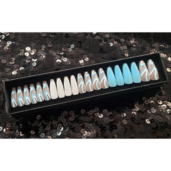 Riley Press On Nail Set - Picture 2 of 2